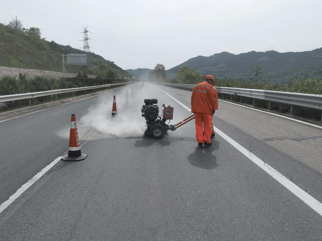 公路養(yǎng)護(hù)正當(dāng)時(shí)——高養(yǎng)所扎實(shí)開展小修保養(yǎng) 全力提升路況水平保暢通